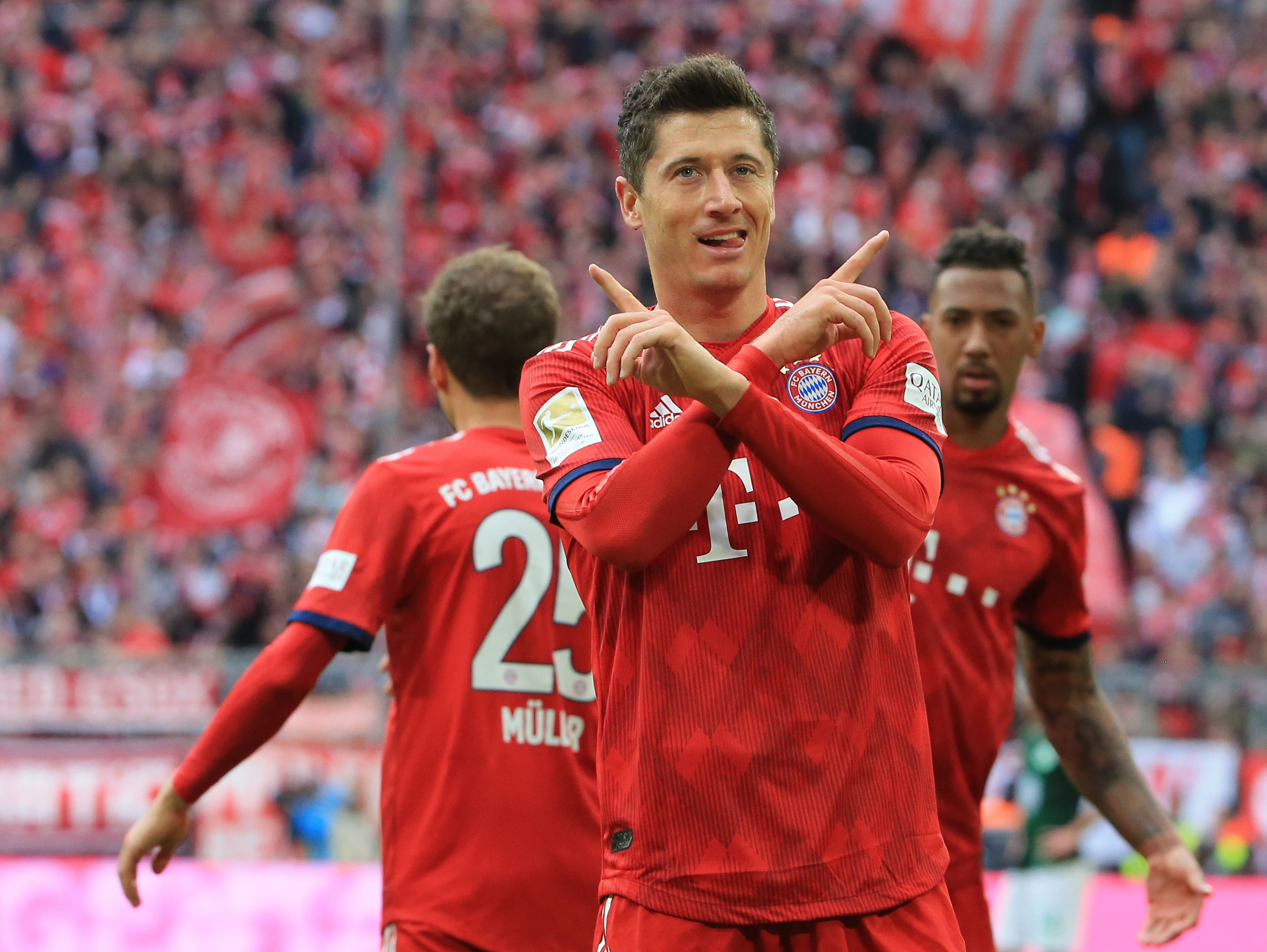 京媒:林良铭、王刚现身国安赛前踩场,张稀哲缺席.